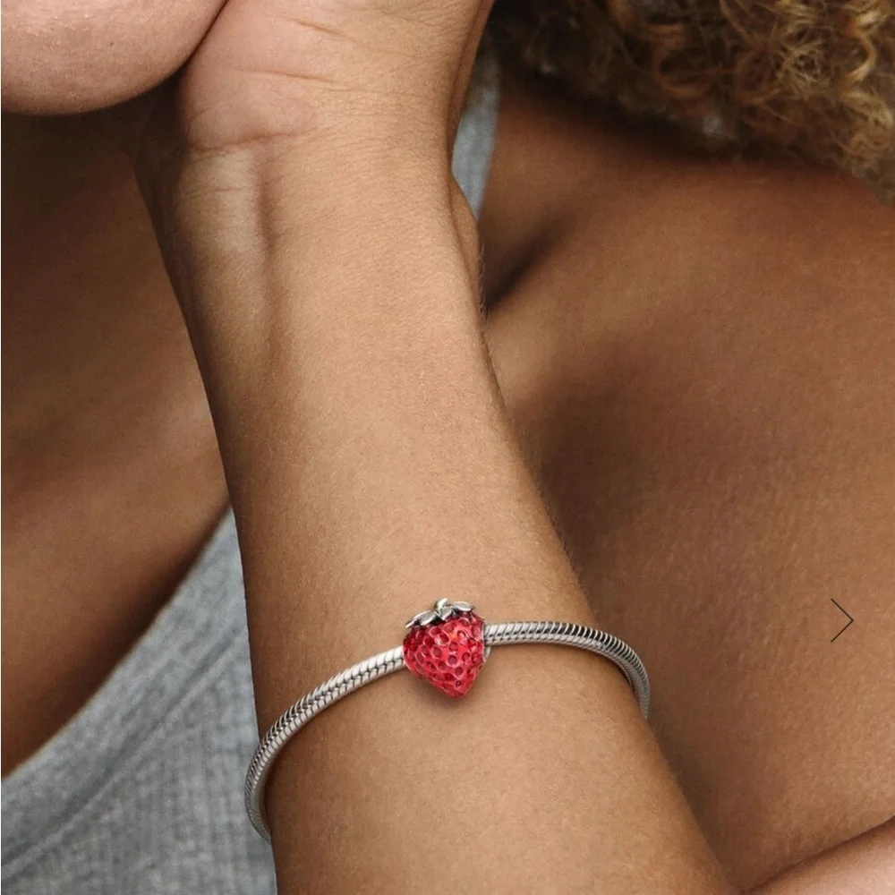 Pandora Seeded Strawberry Fruit Charm
Sterling silver
Brand New! - Picture 2 of 6